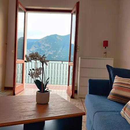 Peaceful Lakefront Balcony * マローネ
