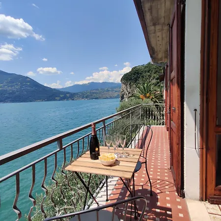 Peaceful Lakefront Apartament