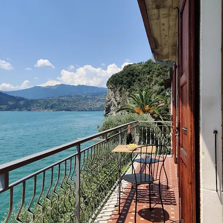 Peaceful Lakefront Apartament *