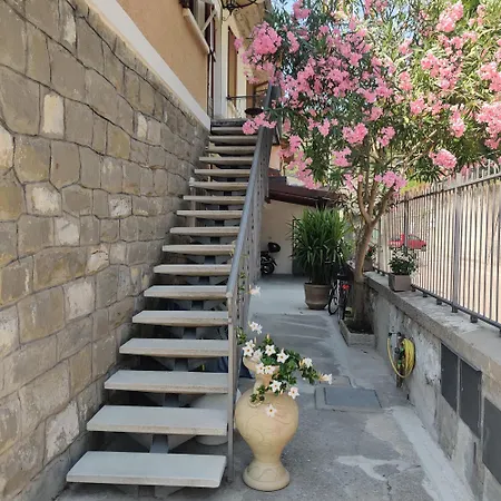 Peaceful Lakefront Apartament Marone