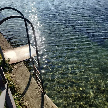 Peaceful Lakefront *