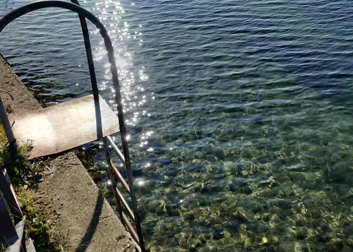 Peaceful Lakefront *