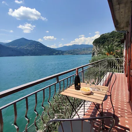 Peaceful Lakefront Apartament Marone